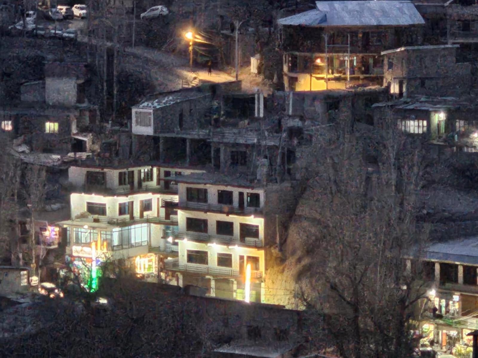 Hotel Afzal And Restaurant Kargil Bagian luar foto