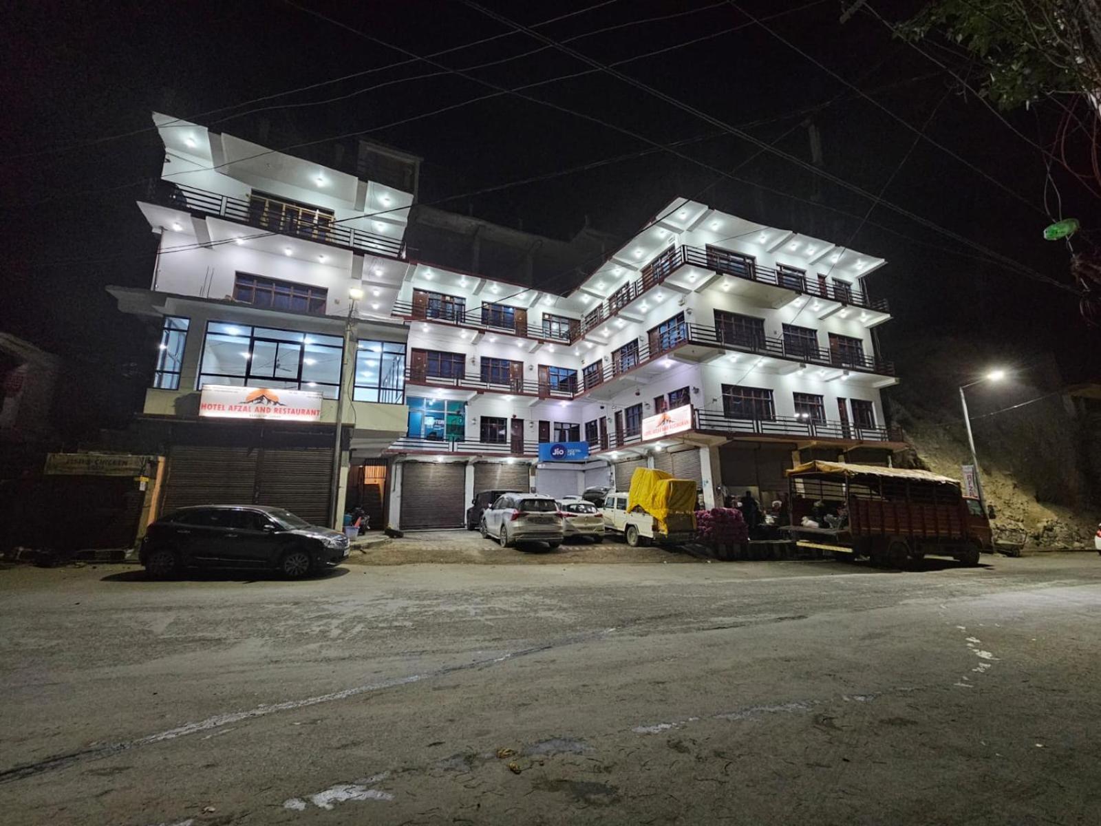 Hotel Afzal And Restaurant Kargil Bagian luar foto