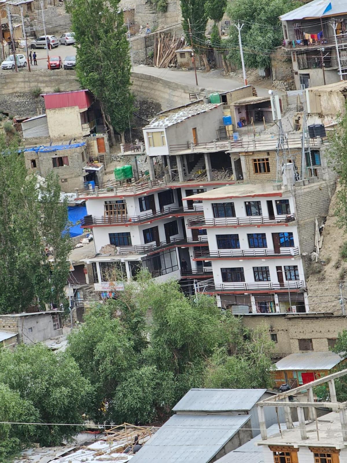 Hotel Afzal And Restaurant Kargil Bagian luar foto
