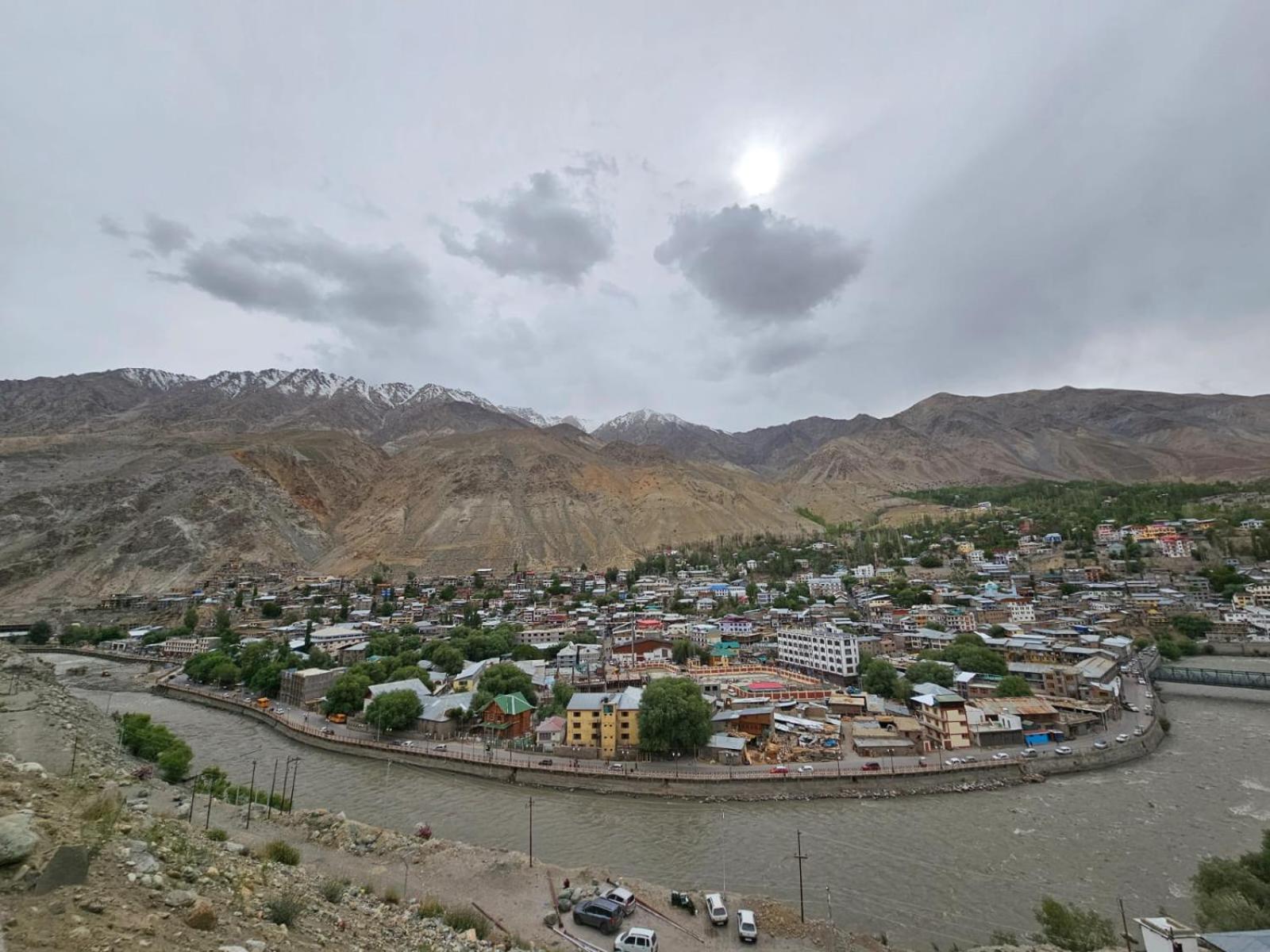 Hotel Afzal And Restaurant Kargil Bagian luar foto
